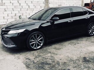 2021 Toyota Camry VIII (XV70), чёрный, 4000000 рублей, вид 2