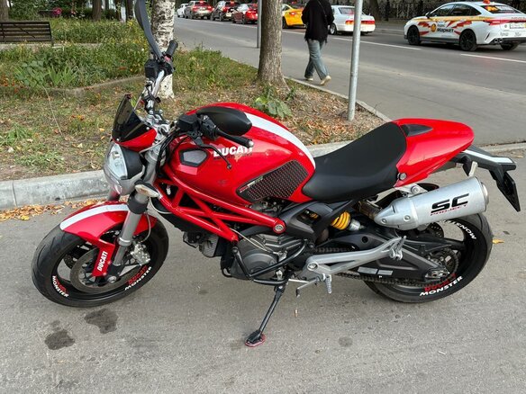 2008 Ducati Monster 696, красный - вид 6