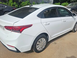 2018 Hyundai Solaris II, белый, 750000 рублей, вид 4