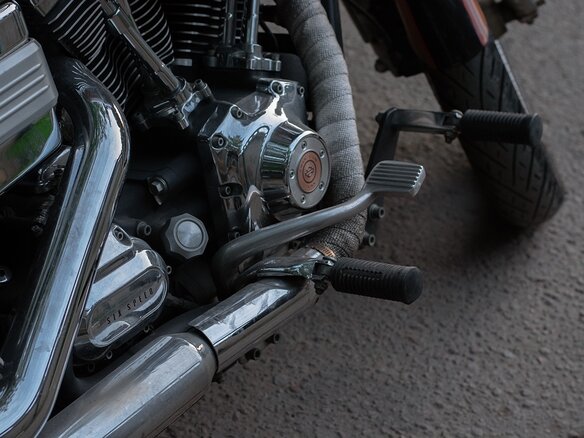 2008 Harley-Davidson Dyna Low Rider, золотистый, 900000 рублей - вид 3