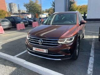 2020 Volkswagen Tiguan II Рестайлинг, коричневый, 3490000 рублей, вид 4