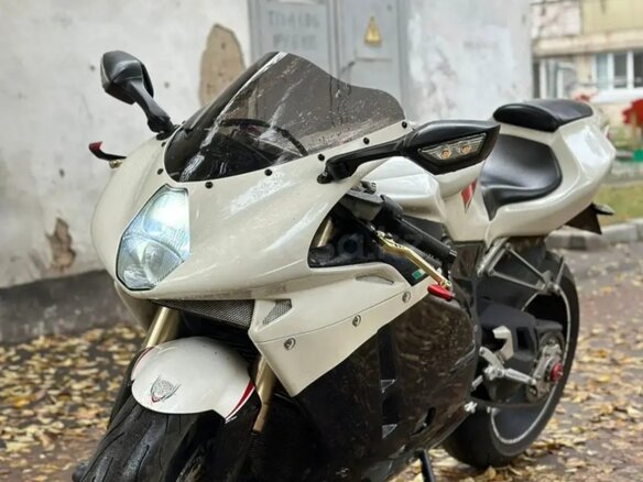 2015 MV Agusta F4 1000, белый, 1500000 рублей - вид 4