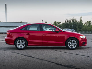 2016 Audi A3 III (8V) Рестайлинг, красный, 1990000 рублей, вид 4