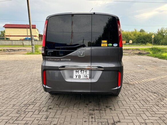 2019 Honda Stepwgn V Рестайлинг, серый, 2250000 рублей - вид 4