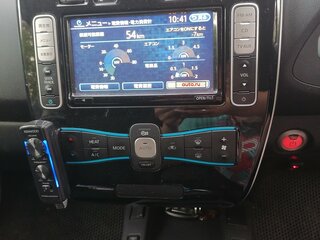 2014 Nissan Leaf (EM57) I (ZE0/AZE0), белый, 900000 рублей, вид 4