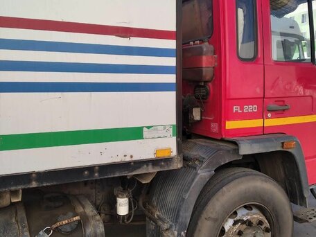 2006 Volvo FL, красный, 1800000 рублей, вид 1
