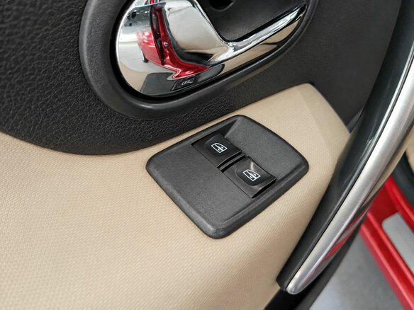 2014 Renault Logan II, красный, 500000 рублей - вид 9