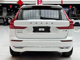 2022 Volvo XC60 II Рестайлинг, белый, 4900000 рублей, вид 5