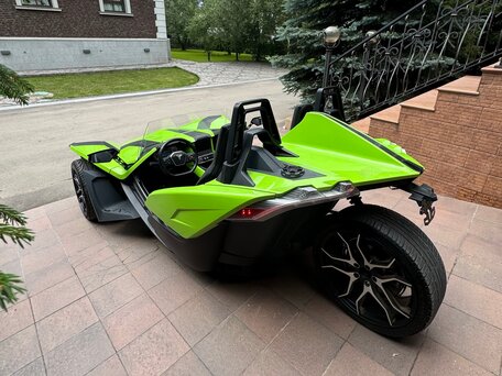 2020 Polaris Slingshot, зелёный, 3000000 рублей, вид 2