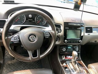 2013 Volkswagen Touareg II, коричневый, 2720000 рублей, вид 5
