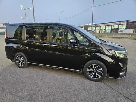 2017 Honda Stepwgn Spada V Рестайлинг, чёрный, 1890000 рублей, вид 4