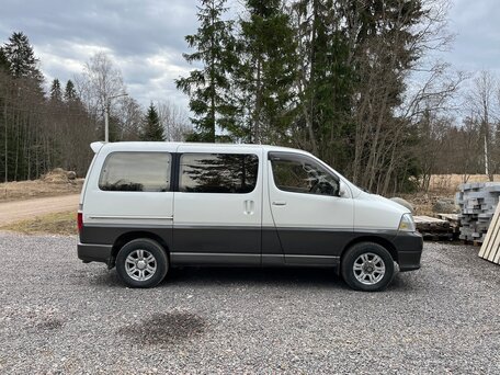 1999 Toyota Grand HiAce I, белый, 900000 рублей, вид 2