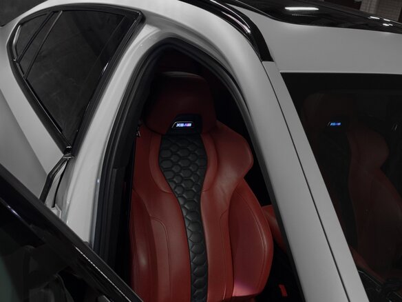 2020 BMW X6 M Competition III (F96), белый, 9700000 рублей - вид 5