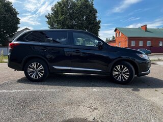2019 Mitsubishi Outlander III Рестайлинг 3, чёрный, 2600000 рублей, вид 4