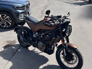 2023 Husqvarna Svartpilen 401, коричневый, 660000 рублей, вид 3