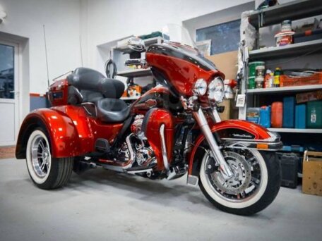 2011 Harley-Davidson Tri Glide, красный, 2700000 рублей, вид 4