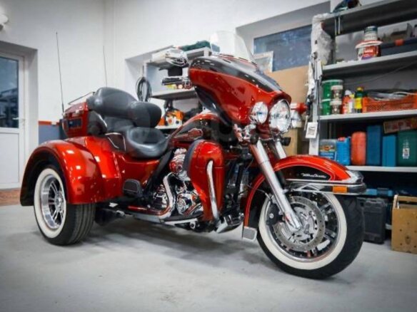 2011 Harley-Davidson Tri Glide, красный, 2700000 рублей - вид 3