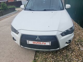 2011 Mitsubishi Outlander II Рестайлинг, белый, 1200000 рублей, вид 2