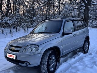 2014 Chevrolet Niva I Рестайлинг, серебристый, 750000 рублей, вид 1