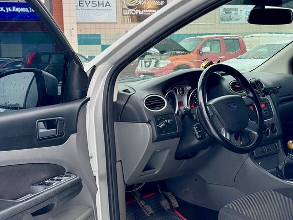 2010 Ford Focus II Рестайлинг, серебристый, 559000 рублей - вид 8