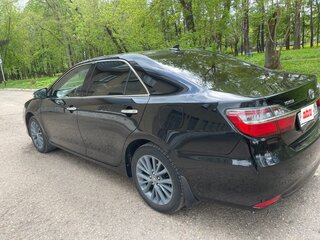 2016 Toyota Camry VII (XV50) Рестайлинг, чёрный, 2000000 рублей, вид 3