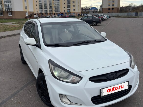 2011 Hyundai Solaris I, белый, 650000 рублей - вид 1