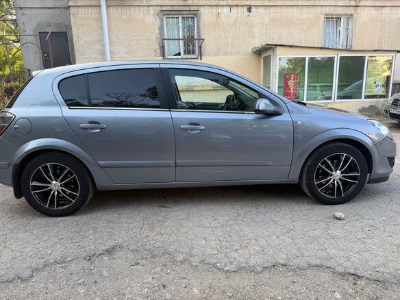 2007 Opel Astra H, серебристый, 500000 рублей - вид 2