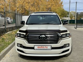 2017 Toyota Land Cruiser 200 Series Рестайлинг 2, белый, 8800000 рублей, вид 4