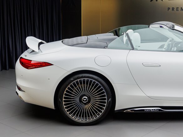 2025 Mercedes-Benz Maybach SL, белый - вид 10