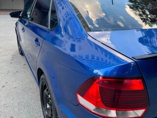 2017 Volkswagen Polo V Рестайлинг, синий, 950000 рублей, вид 4