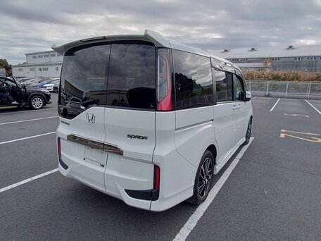 2022 Honda Stepwgn Spada V Рестайлинг, белый, 2100000 рублей, вид 4