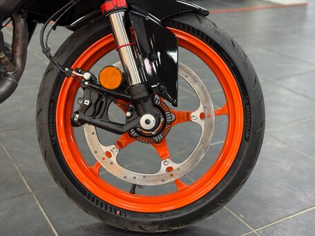 2025 KTM 390 Duke, золотистый, 699000 рублей, вид 2