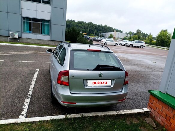 2013 Skoda Octavia II (A5) Рестайлинг, серебристый, 500000 рублей - вид 3