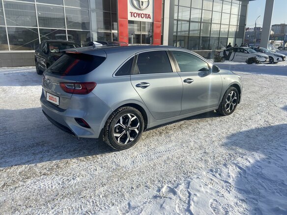 2018 Kia Ceed III, серебристый, 2100000 рублей - вид 3