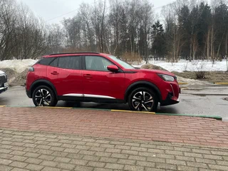 2021 Peugeot 2008 6AT II, красный, 1900000 рублей, вид 3
