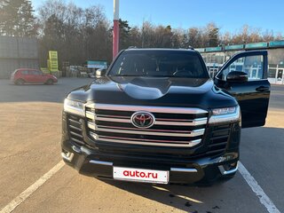 2022 Toyota Land Cruiser 300 Series, чёрный, 12490000 рублей, вид 2