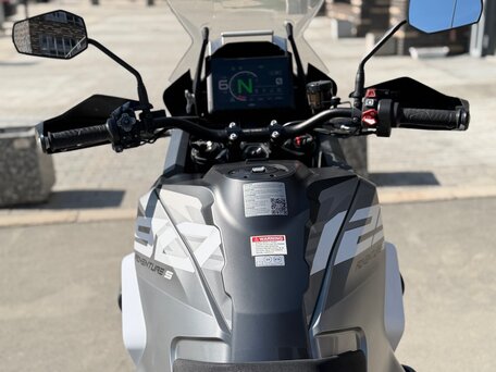 2023 KTM 1290 Super Adventure S, серый, 1390000 рублей, вид 3