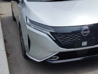 2021 Nissan Note Aura III, серебристый, 3250000 рублей, вид 3
