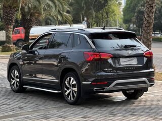 2021 Volkswagen Tayron I, чёрный, 1810000 рублей, вид 4