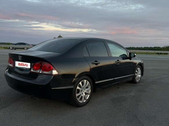 2009 Honda Civic VIII Рестайлинг, чёрный, 850000 рублей - вид 2