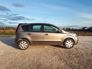 2011 Nissan Note I Рестайлинг, коричневый, 450000 рублей, вид 3