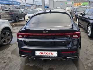 2021 Kia K5 III, синий, 2200000 рублей, вид 4