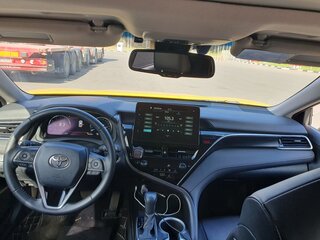 2022 Toyota Camry VIII (XV70) Рестайлинг, чёрный, 3200000 рублей, вид 5