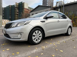 2011 Kia Rio 5-speed III, серебристый, 840000 рублей, вид 1