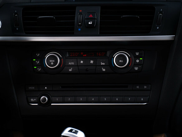 2010 BMW X3 35i xDrive II (F25), белый - вид 15