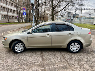 2010 Mitsubishi Lancer X, бежевый, 750000 рублей, вид 4