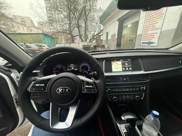 2019 Kia Optima IV Рестайлинг, белый, 1875000 рублей - вид 12