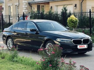 2020 BMW 5 серии 520i VII (G30/G31/G38) Рестайлинг, чёрный, 4000000 рублей, вид 3
