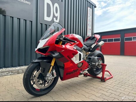 2023 Ducati Panigale V4, красный, 5000000 рублей, вид 3
