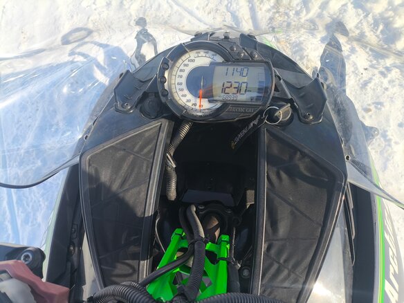 2011 Arctic Cat M-Series, чёрный, 750000 рублей - вид 4